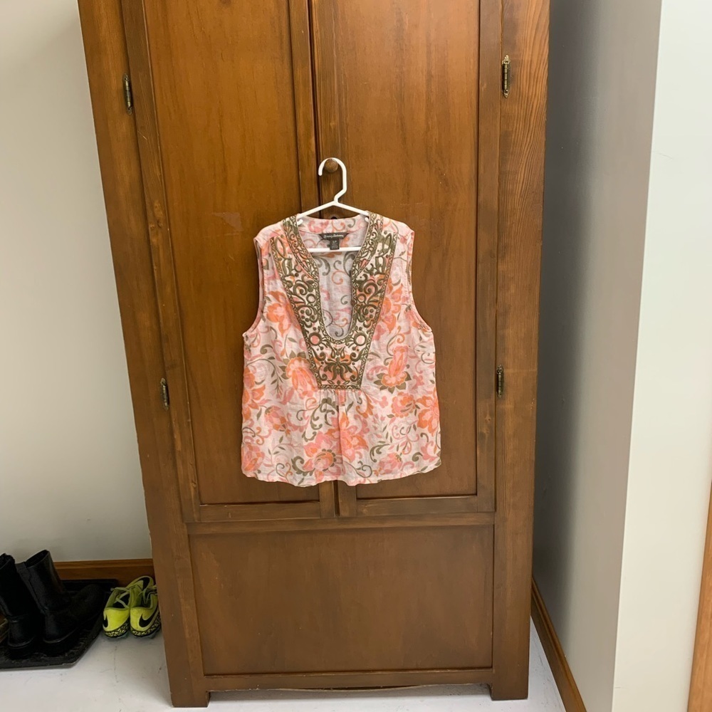 Tommy Bahama embroidered deep V neck sleeveless blouse top shirt sm